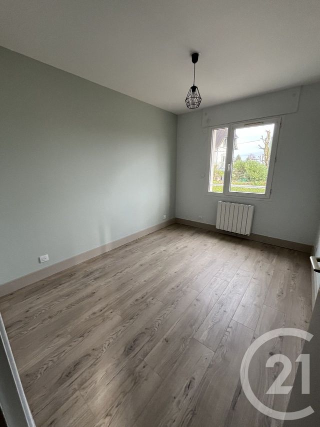 Appartement T4 à louer - 4 pièces - 88.23 m2 - BEUZEVILLE - 27 - HAUTE-NORMANDIE - Century 21 Saint Hélier